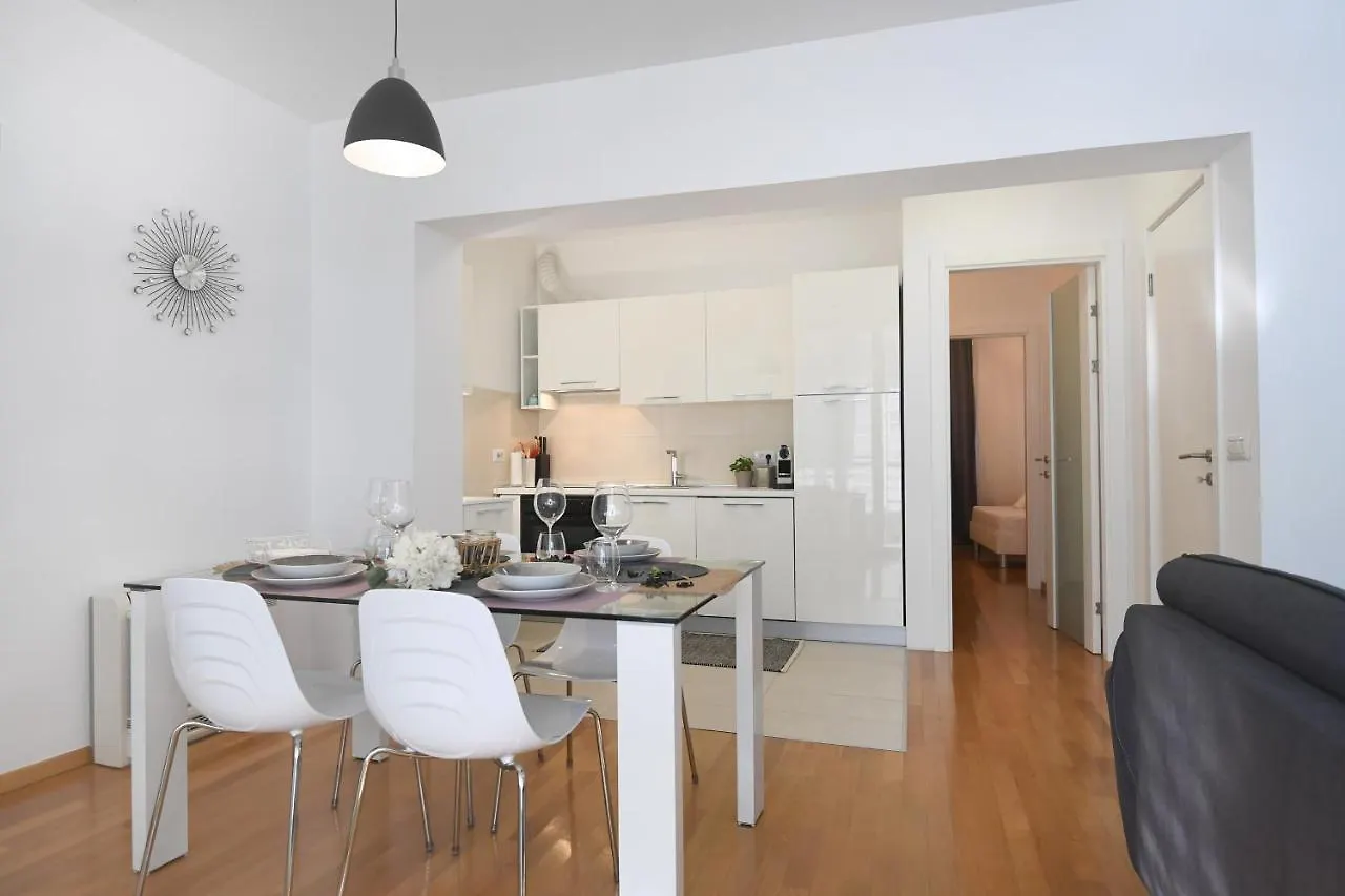 Apartment Lari Zara 0*,